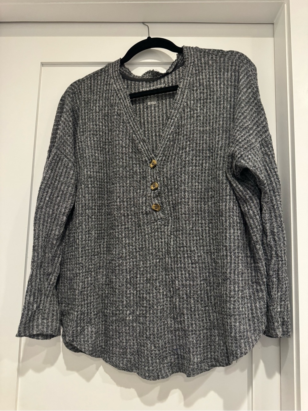 American Eagle Soft & Sexy Women's Gray Ribbed Henley Knit Top